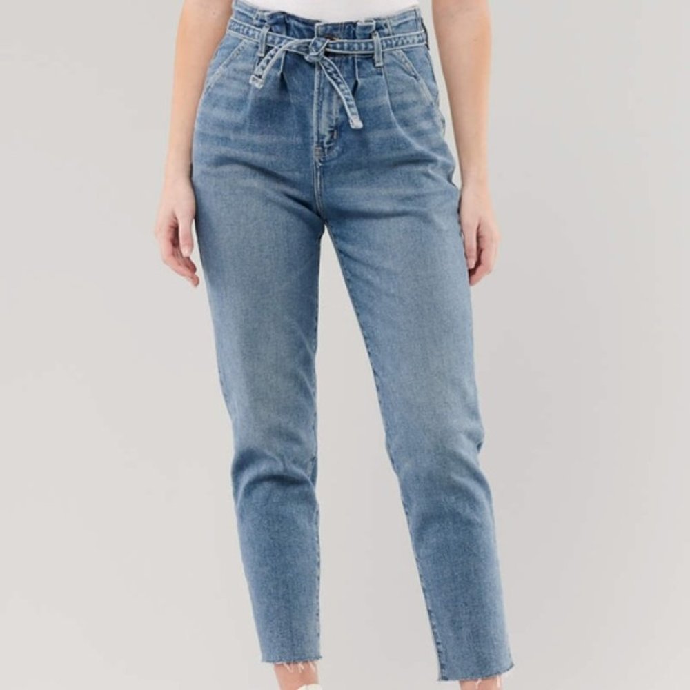 HOLLISTER ULTRA HIGH RISE MOM JEAN